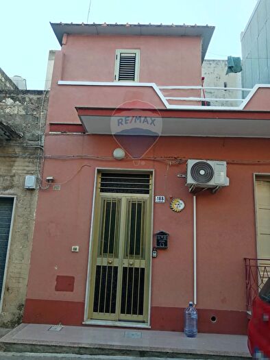 Casa trilocale in vendita in Via Napoleone, Avola