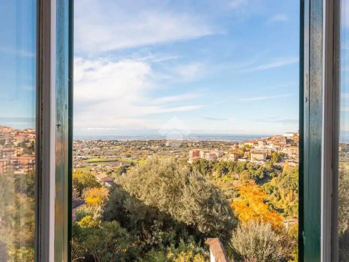 Casa bilocale in vendita in Via Sacro Cuore, Ariccia