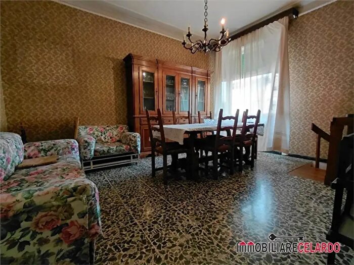 Appartamento con 6 locali in vendita in Colle Di Val D'Elsa