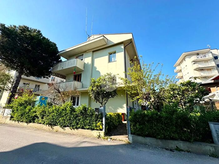 Appartamento quadrilocale in vendita in Viale Giumbo, Rimini