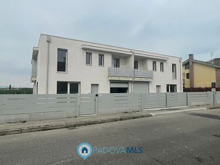 Casa quadrilocale in vendita in Via Vangadizza, Rubano