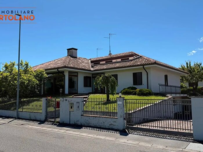 Casa quadrilocale in vendita in Via dellAgricoltura, Gradisca DIsonzo