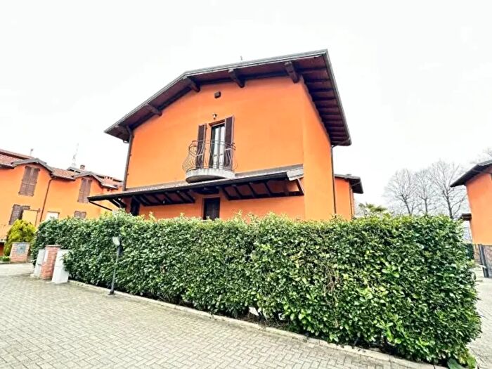 Casa quadrilocale in vendita in Romentino