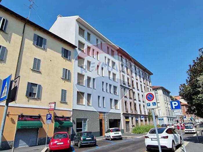 Appartamento trilocale in affitto in Via Bessarione, Milano