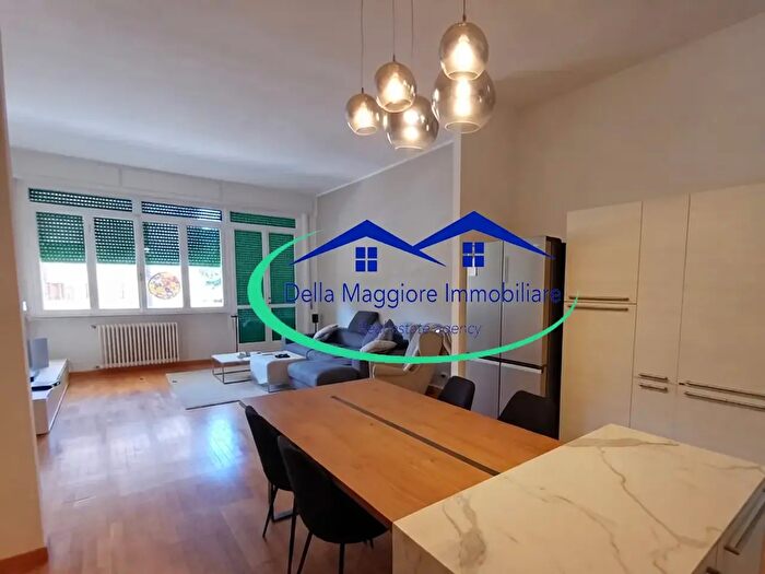 Appartamento con 5 locali in vendita in Livorno