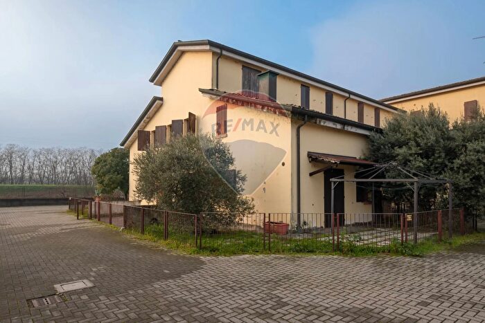 Casa con 5 locali in vendita in Strada della Valle, Sissa Trecasali