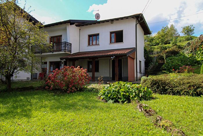 Appartamento trilocale in vendita in Via Rocco Lurago, Alta Valle Intelvi