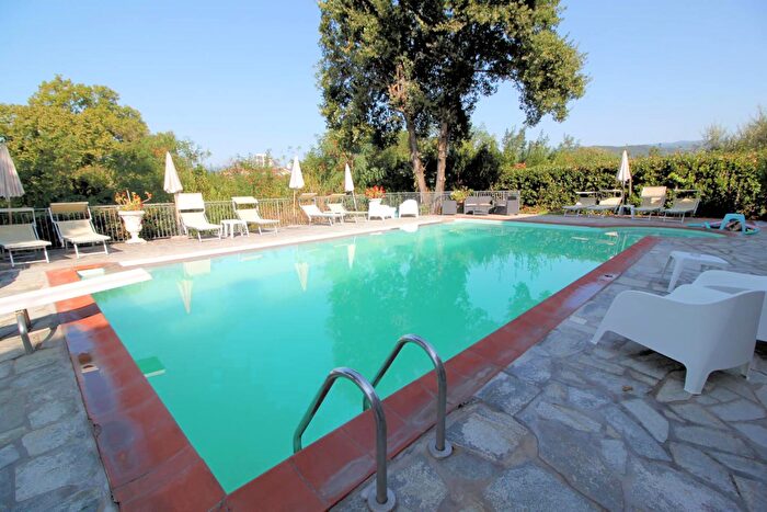 Casa con 10 locali in vendita in Monsummano Terme