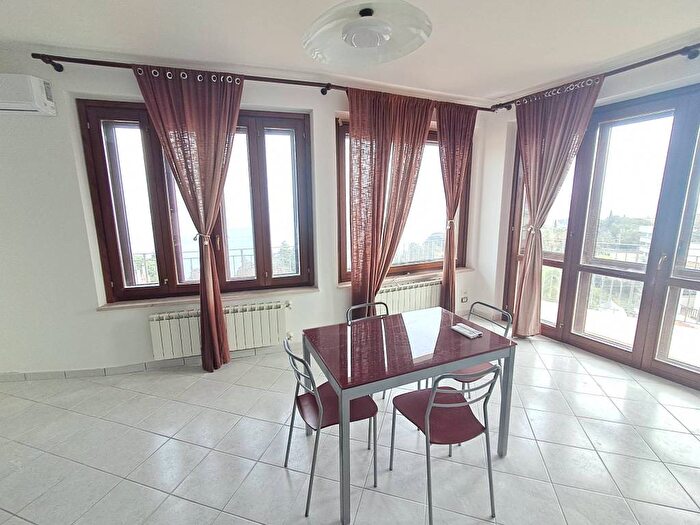 Appartamento trilocale in affitto in Via Francescantonio Riso, Soverato Marina, Soverato