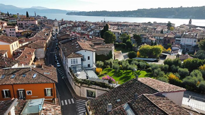 Casa con 5 locali in vendita in Via Garibaldi, Salo