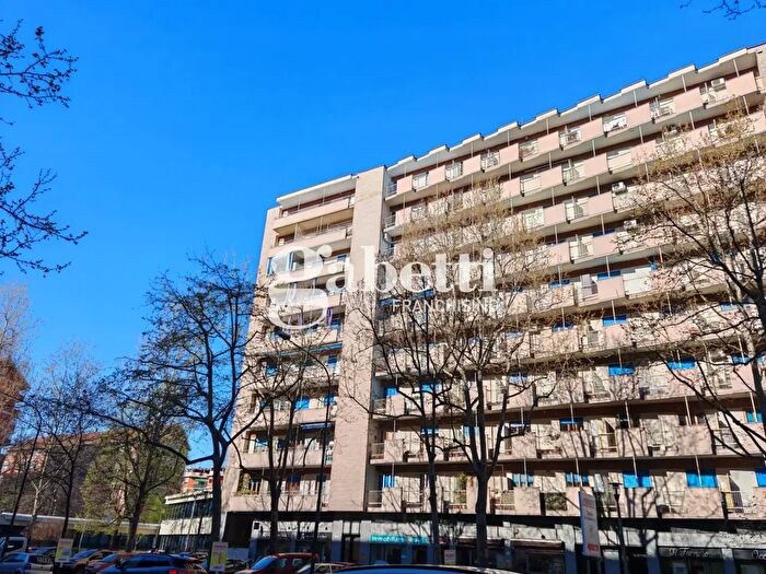 Appartamento trilocale in vendita in Corso Siracusa, Torino