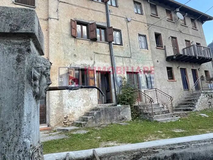 Casa quadrilocale in vendita in Contrà Sella Posina VI, Posina
