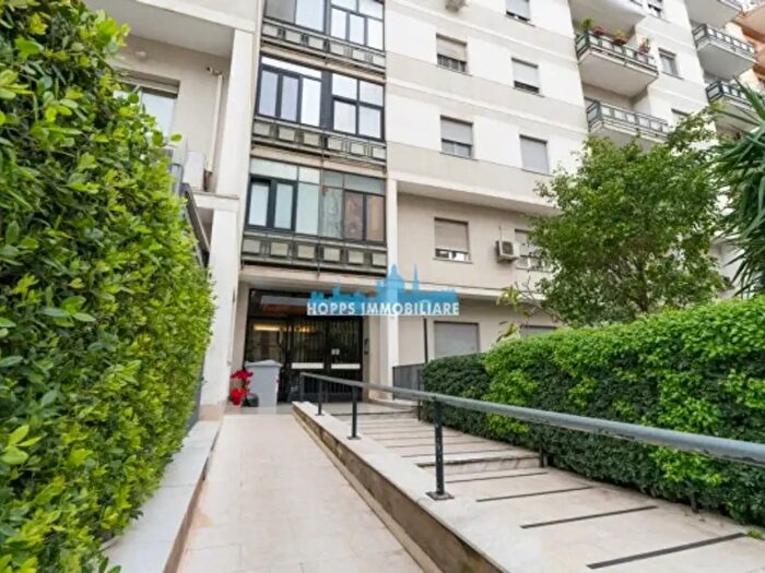 Appartamento con 5 locali in vendita in Viale Strasburgo, Palermo