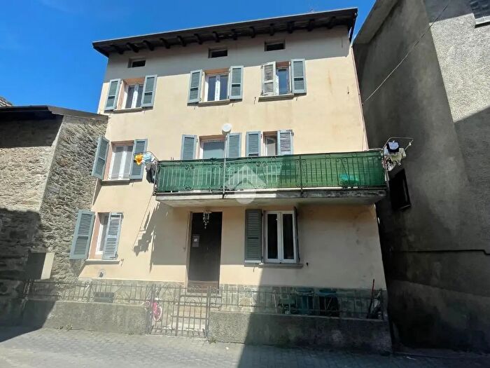 Casa con 8 locali in vendita in Via Mazzoni, Talamona