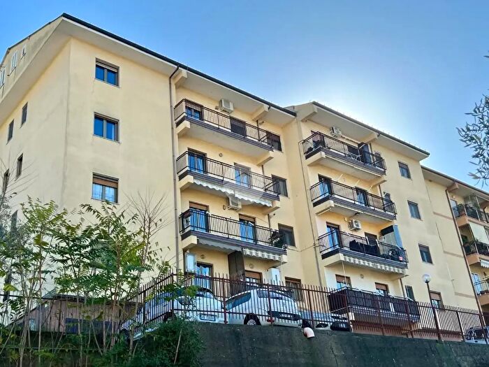 Appartamento trilocale in vendita in Via Fausto Gullo, Casali del Manco