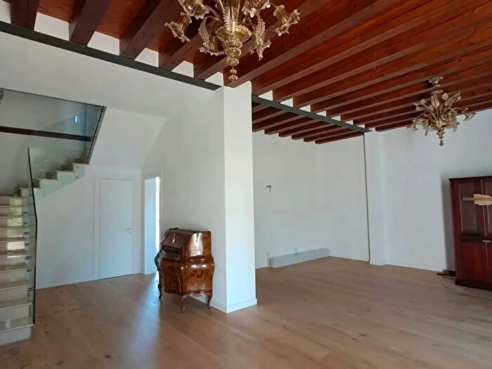 Casa con 10 locali in vendita in Venezia