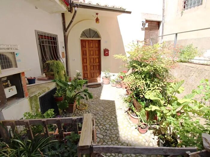 Appartamento bilocale in vendita in Piazza Varrone, Poggio Mirteto