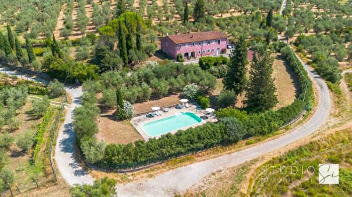 Casa con 6 locali in vendita in Via Querciasanta, Pistoia