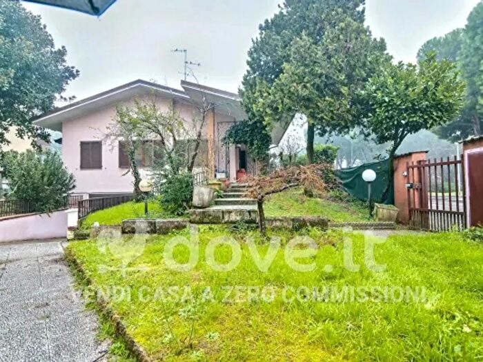 Casa con 6 locali in vendita in Via Dante Alighieri, Zelo Buon Persico