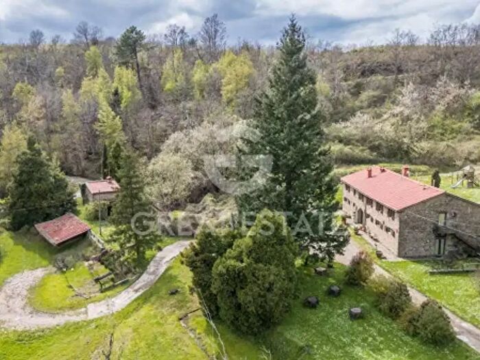 Casa con 6 locali in vendita in Castelfranco Piandiscò