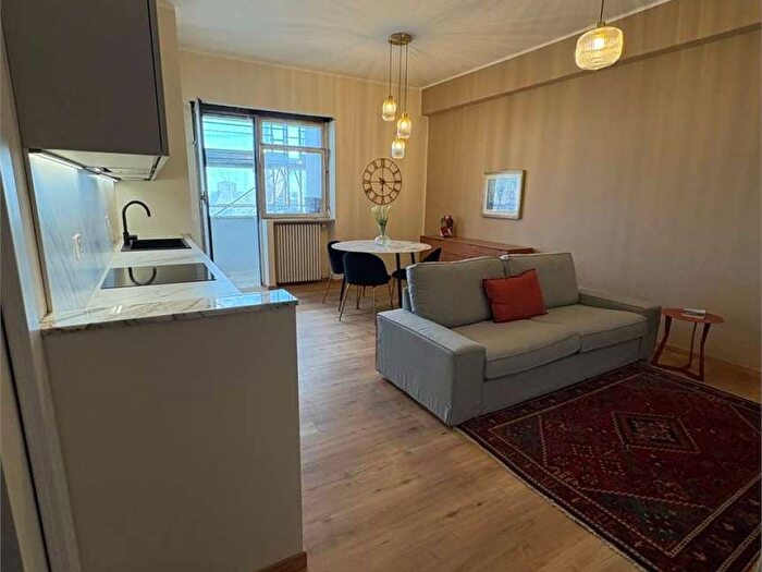 Appartamento trilocale in affitto in VIALE BEETHOVEN, Eur, Roma