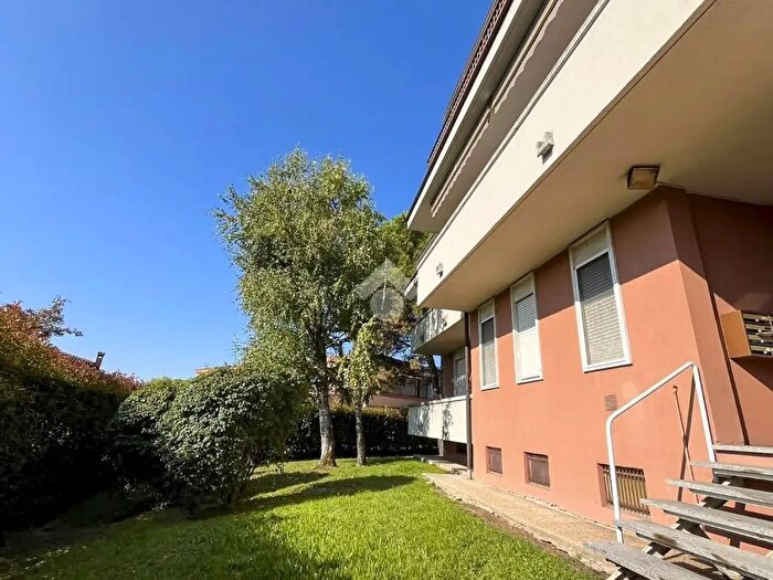 Appartamento bilocale in vendita in Via Sacro Monte, Bodio Lomnago