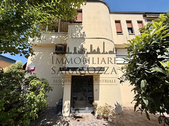 Appartamento con 12 locali in vendita in Via Angiolino Castagnini, Calderara Di Reno