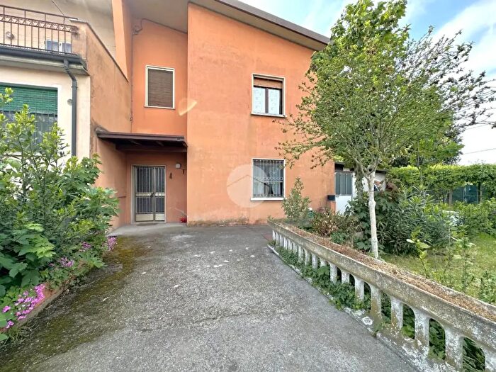 Casa quadrilocale in vendita in Strada Provinciale per Isorella, Calvisano