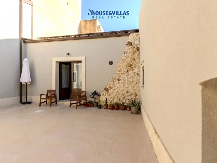 Casa trilocale in vendita in Via Milano, Avola