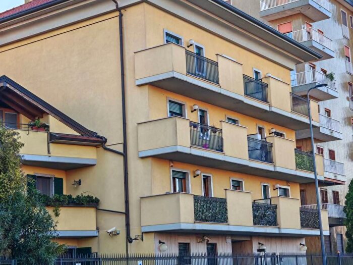 Appartamento trilocale in affitto in Via Domenico Trentacoste, Lambrate, Milano