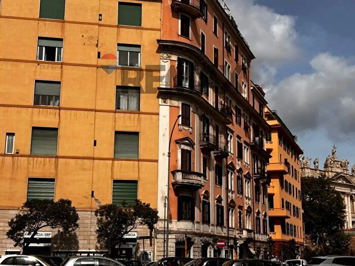 Appartamento trilocale in vendita in Largo Magna Grecia, Roma