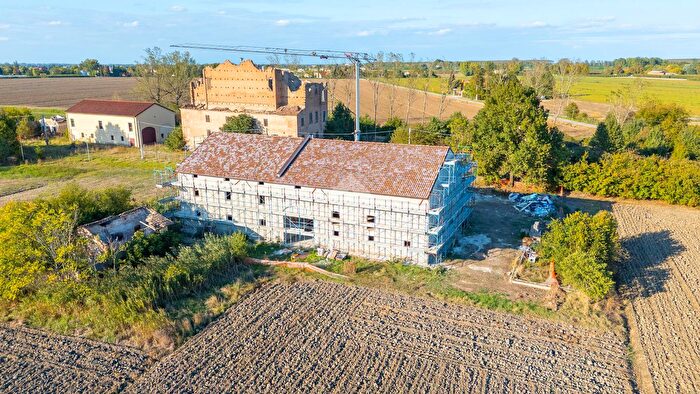 Casa con 10 locali in vendita in Via Lame, Novi Di Modena