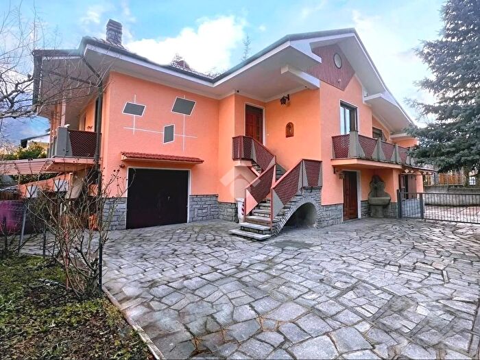 Casa con 6 locali in vendita in Via C Trattenero, Bussoleno