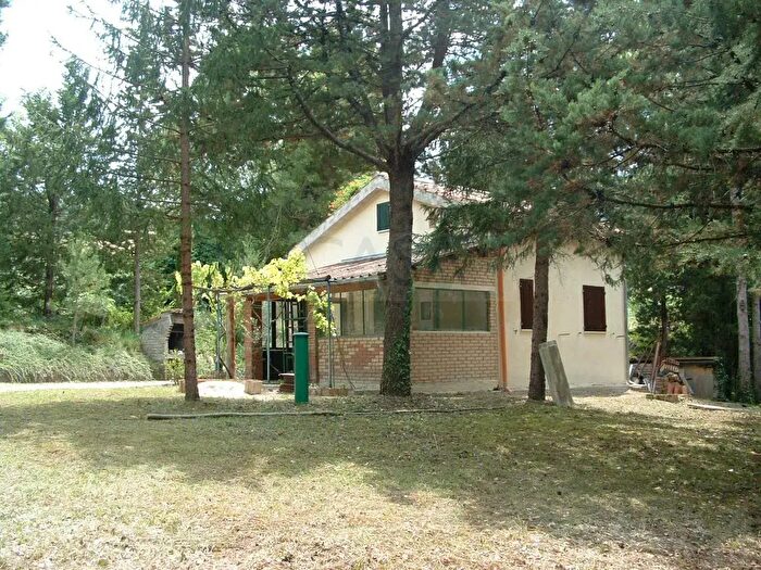 Casa bilocale in vendita in Frazione Attiggio, Fabriano
