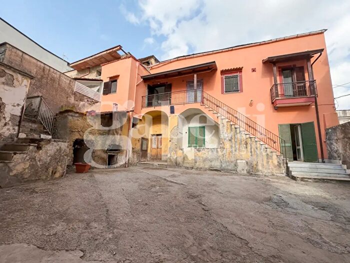 Appartamento trilocale in vendita in Via Ferrigno, Marano Di Napoli