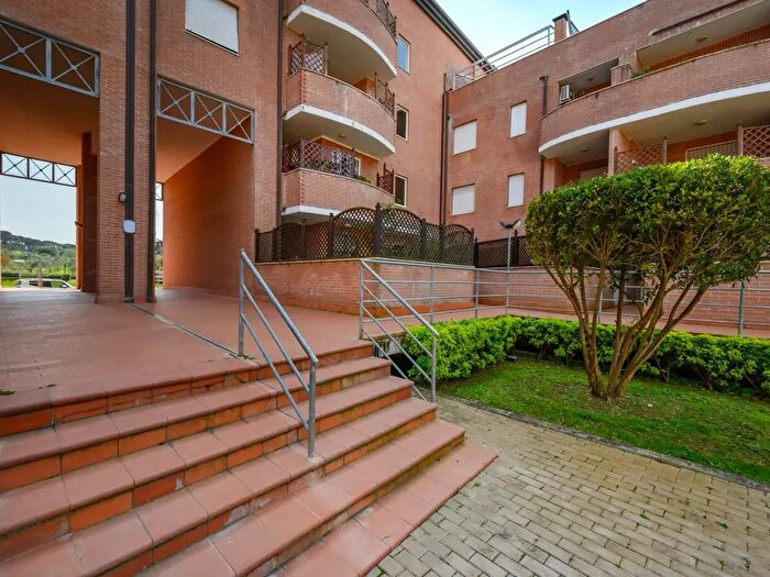 Appartamento con 5 locali in vendita in Via Svizzera, Livorno