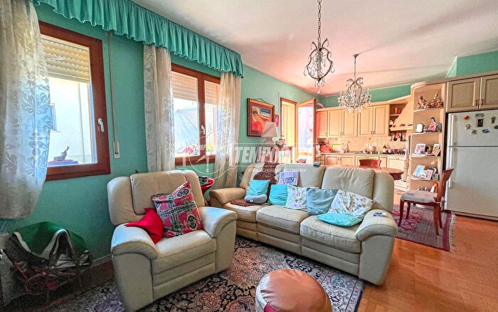 Appartamento con 5 locali in vendita in Cesenatico