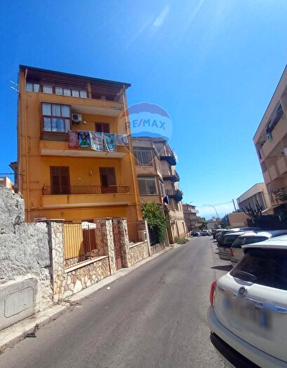 Appartamento con 5 locali in vendita in Via De Spuches, Bagheria