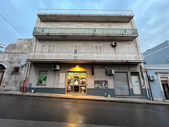 Casa con 8 locali in vendita in Via Indipendenza, Pachino