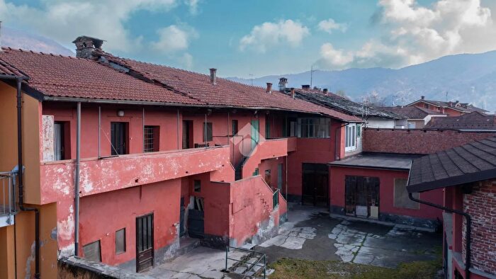 Casa con 8 locali in vendita in Via Vittorio Veneto, Rifreddo