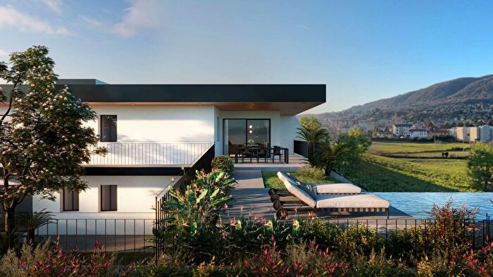 Appartamento trilocale in vendita in Via Valassina, Erba