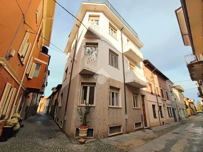 Casa con 8 locali in vendita in Via Roma, Casalnoceto