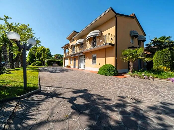 Casa quadrilocale in vendita in Via Martin l King, Poviglio