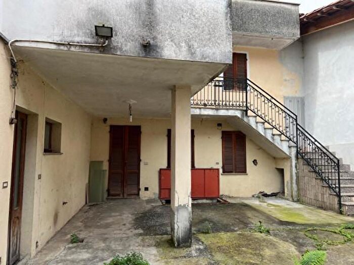 Casa con 6 locali in vendita in Via Asilo, Piverone