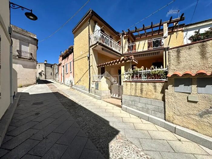 Appartamento trilocale in vendita in Via Mazzini, Lotzorai