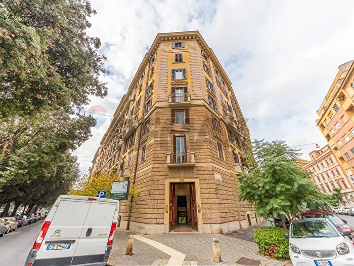 Appartamento trilocale in vendita in Via Monte Zebio, Roma