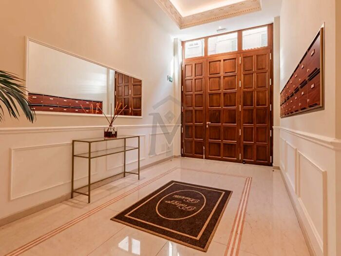 Appartamento con 8 locali in vendita in Via Don Giuseppe Andreoli, Reggio Emilia