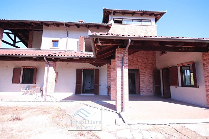 Casa con 9 locali in vendita in Alba, Alba