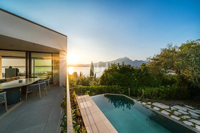 Casa quadrilocale in vendita in Torri Del Benaco