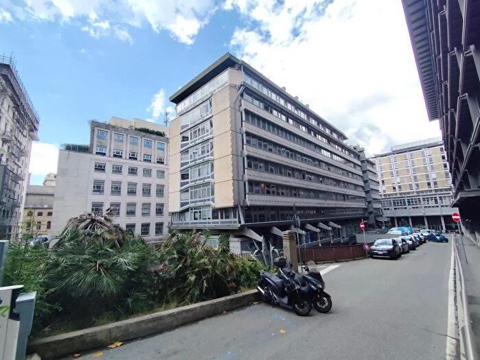 Appartamento con 5 locali in vendita in Via Bartolomeo Bosco, Genova